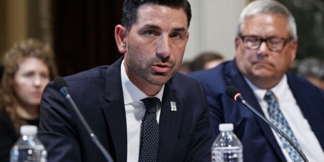 ΗΠΑ: Ο Τσαντ Γουλφ προορίζεται για υπουργός Εσωτερικής Ασφαλείας