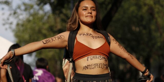 Ημέρα Εξάλειψης της Βίας κατά των γυναικών: Γυναικοκτονίες, μια παγκόσμια μάστιγα