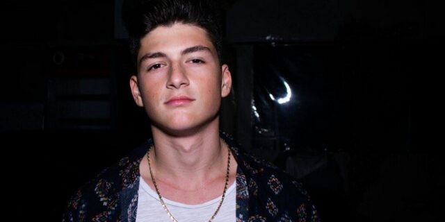 Ο ανιψιός του Θ. Ανεστόπουλου στα βήματα του θείου του – Στα 15 του έχει γράψει 100 στίχους τραγουδιών