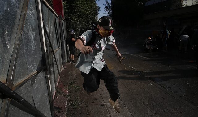Χιλή: Η κυβέρνηση καλεί σε τερματισμό της βίας κατά τη διάρκεια των διαδηλώσεων