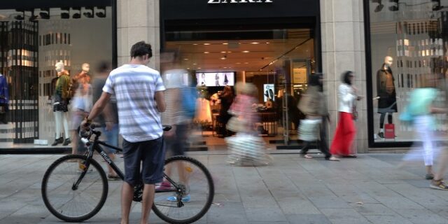 Zara: Το τραγούδι της Dua Lipa που ακούγεται σε όλα τα καταστήματα