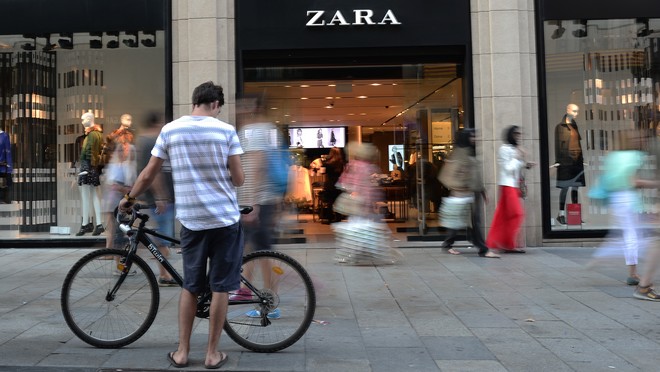 Zara: Το τραγούδι της Dua Lipa που ακούγεται σε όλα τα καταστήματα