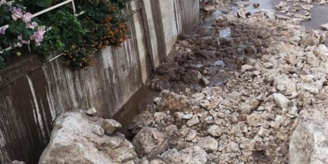 Η κακοκαιρία Βικτώρια χτύπησε και την Κεφαλονιά: Ένα “βουνό” πέρασε από το χωριό