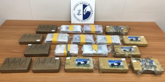 Βίντεο: Η στιγμή που η ΕΛ.ΑΣ. ανακαλύπτει 22 κιλά κοκαΐνης σε μυστική κρύπτη φορτηγού