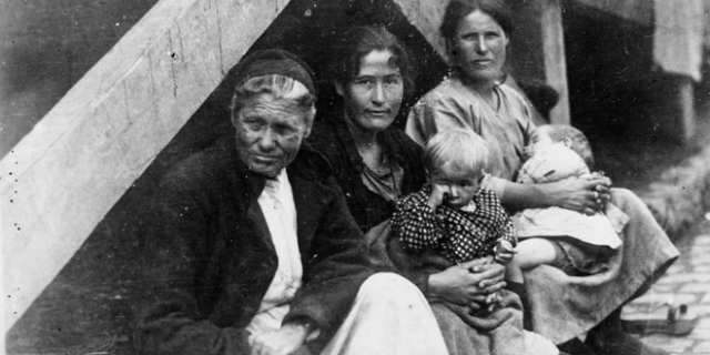 “Φύγε θα σε φάει ο πρόσφυγας” – Μαρτυρίες λεκτικής βίας μετά την έλευση των προσφύγων της Μικρασιατικής Kαταστροφής