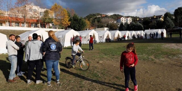 Σεισμός στην Αλβανία: Τρόμος στο Δυρράχιο – Φοβούνται να γυρίσουν στα σπίτια τους