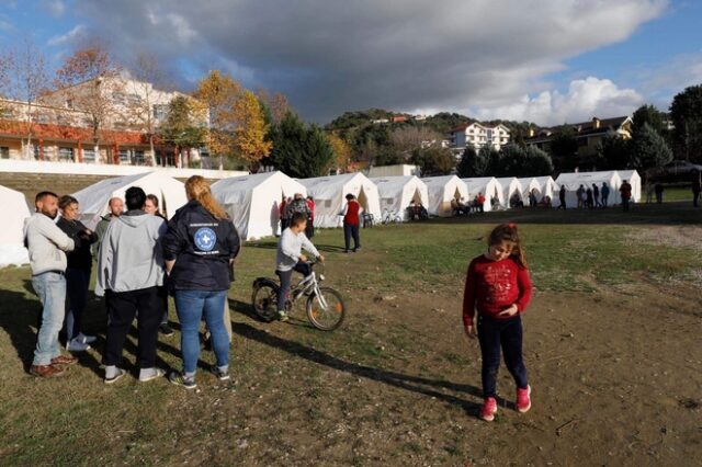Σεισμός στην Αλβανία: Τρόμος στο Δυρράχιο – Φοβούνται να γυρίσουν στα σπίτια τους