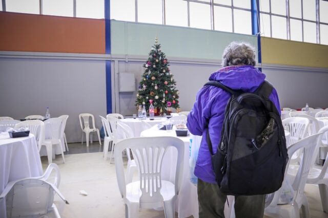 Χριστούγεννα: Γεύματα αγάπης για άπορους και άστεγους από τον Δήμο ΑΘηναίων