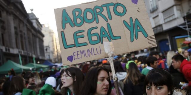 Αργεντινή: “Ναι” στις αμβλώσεις για τις περιπτώσεις βιασμού