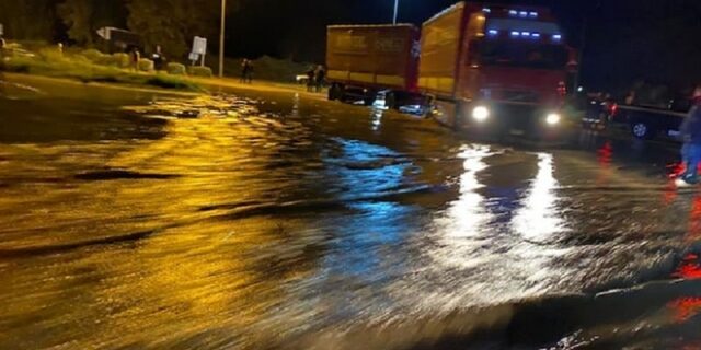 Κακοκαιρία: Πνίγηκε η Άρτα – Καθιζήσεις και υπερχείλιση ρεμάτων