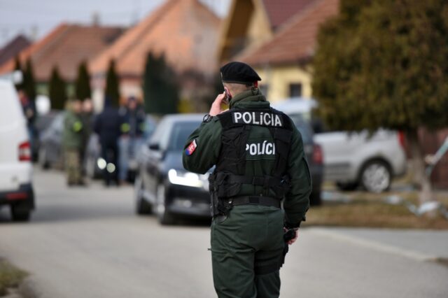 Τσεχία: Διαρρήκτης μπαίνει σε σπίτια και παρακολουθεί τους ενοίκους να κοιμούνται – Αναζητείται από τις αρχές