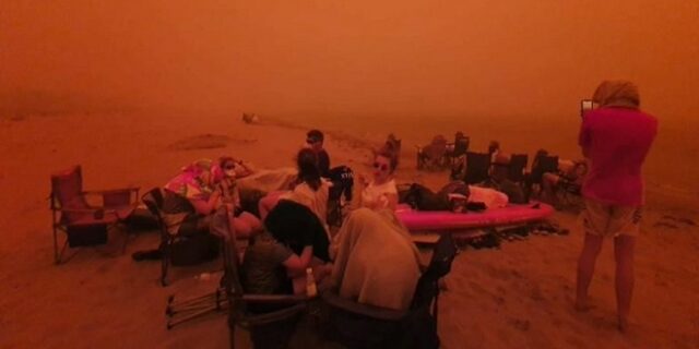 Αυστραλία: Πρωτοχρονιά στις φλόγες – Αγωνία στις παραλίες, νεκροί και αγνοούμενοι