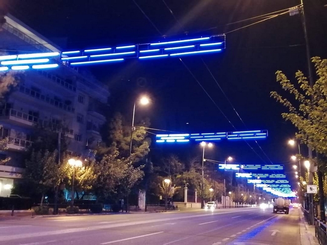 Χριστουγεννιάτικος στολισμός: Το twitter “τρολάρει” την μπλε Αθήνα