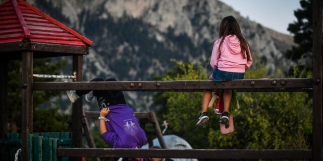 Έρχονται επιδόματα και φοροελαφρύνσεις σε όλες τις οικογένειες