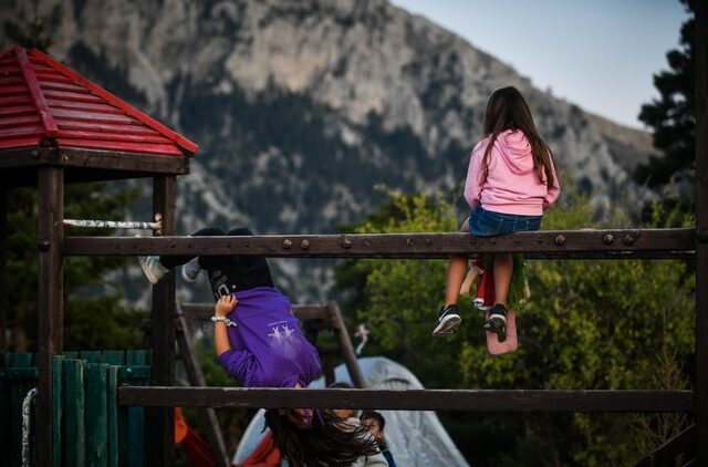 Έρχονται επιδόματα και φοροελαφρύνσεις σε όλες τις οικογένειες