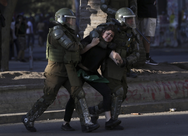 Χιλή: Ο πρόεδρος θέλει να βαρύνει τις ποινές σε όσους επιτίθενται σε αστυνομικούς