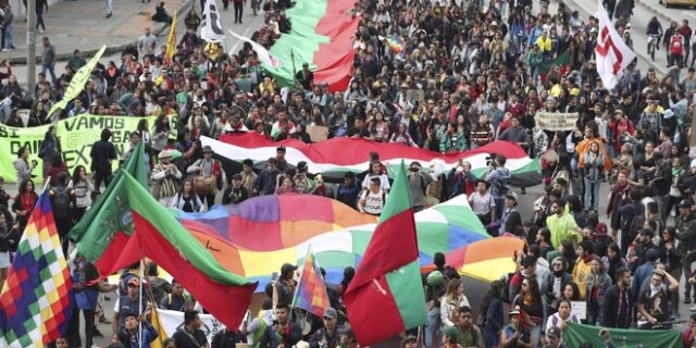Κολομβία: Νέες διαδηλώσεις με φόντο τον “εθνικό διάλογο” του Ντούκε