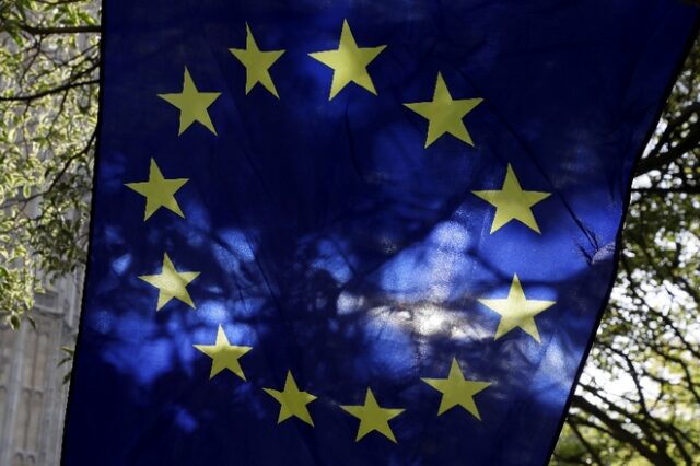 Ευρωβαρόμετρο: Τα ανθρώπινα δικαιώματα στην κορυφή των αξιών της ΕΕ