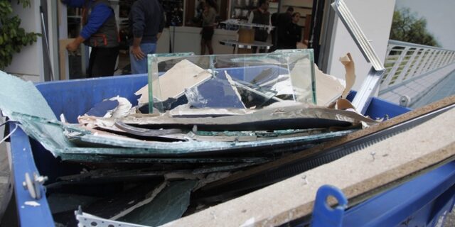 Μία διάρρηξη και μία απόπειρα σε καταστήματα στο κέντρο της Γλυφάδας