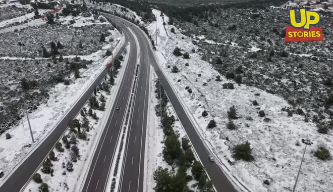 Εντυπωσιακά εναέρια πλάνα από τη χιονισμένη Εθνική Οδό Αθηνών – Λαμίας