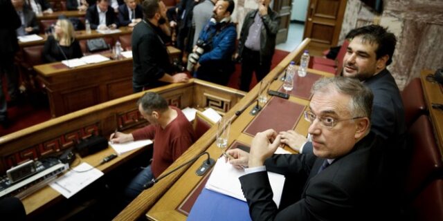 Ψήφος αποδήμων: Προς ψήφιση από 291- Άπαντες πλην Βαρουφάκη 