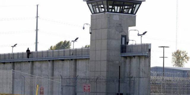 ΗΠΑ: Απόλυση για 30 εκπαιδευόμενους φρουρούς φυλακών λόγω ναζιστικού χαιρετισμού