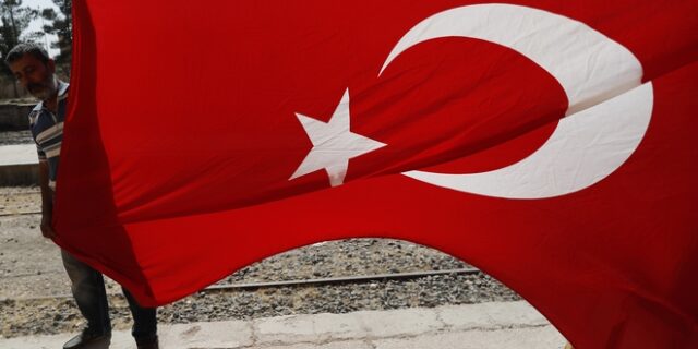 Τουρκία: Νέα κόμματα ανακοινώνουν Νταβούτογλου και Μπαμπατζάν