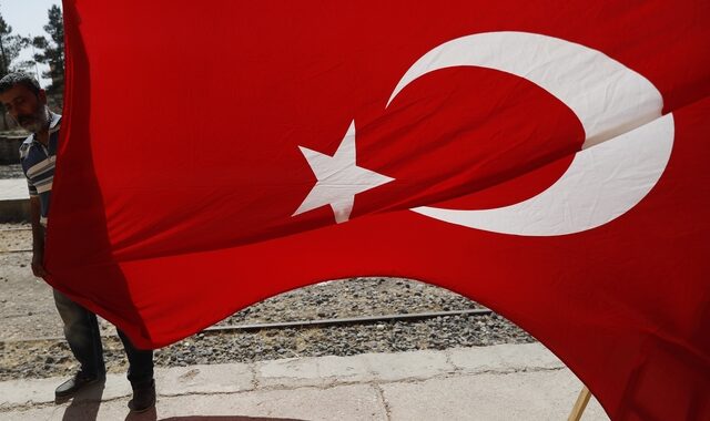 Τουρκία: Νέα κόμματα ανακοινώνουν Νταβούτογλου και Μπαμπατζάν