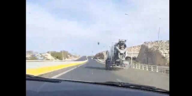 Κρήτη: Μπετονιέρα αδειάζει εν κινήσει το τσιμέντο που μεταφέρει