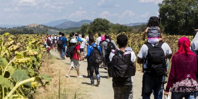 Προσφυγικό: Κυβερνητικό “μασάζ” στους βουλευτές περιφερειών όπου θα γίνουν κλειστά κέντρα