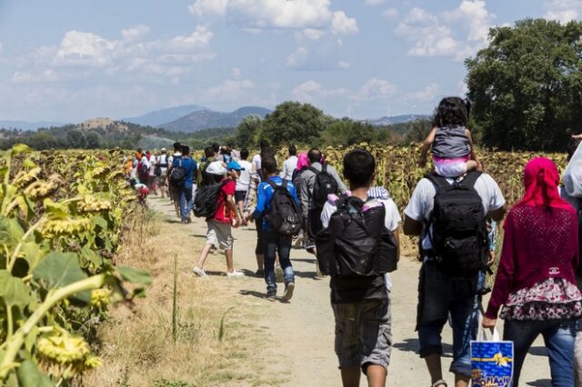 Προσφυγικό: Κυβερνητικό “μασάζ” στους βουλευτές περιφερειών όπου θα γίνουν κλειστά κέντρα