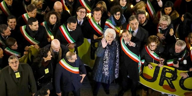 Ιταλία: Σπουδαίο αντιφασιστικό μήνυμα – 600 δήμαρχοι στο πλευρό επιζήσασας Ολοκαυτώματος