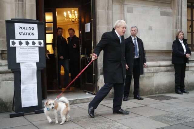 Εκλογές στη Βρετανία: Συνωστισμός σκύλων στα εκλογικά κέντρα