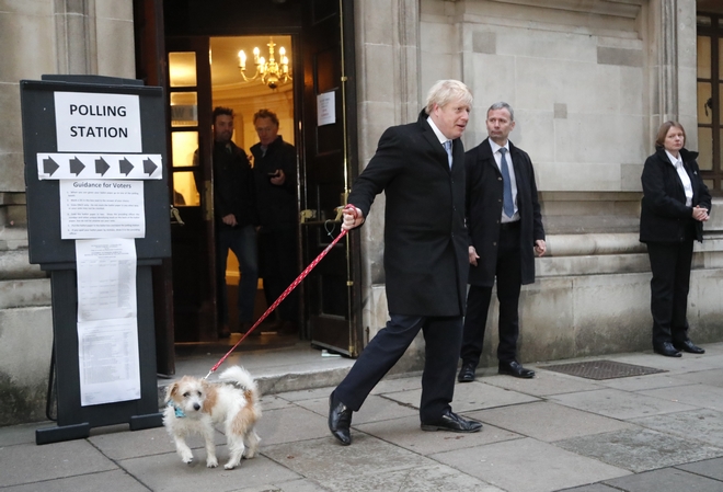 Εκλογές στη Βρετανία: Συνωστισμός σκύλων στα εκλογικά κέντρα
