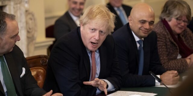 Brexit: Αλλάζει τον νόμο ο Τζόνσον για να απαγορεύσει παράταση μεταβατικής περιόδου