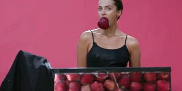 GNTM: Η “εκδίκηση” της Κάτιας στη δοκιμασία με τα μήλα