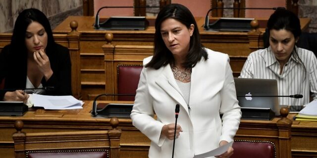 Βουλή: Εξασφαλίστηκαν οι πιστώσεις για την πληρωμή των σχολικών καθαριστριών