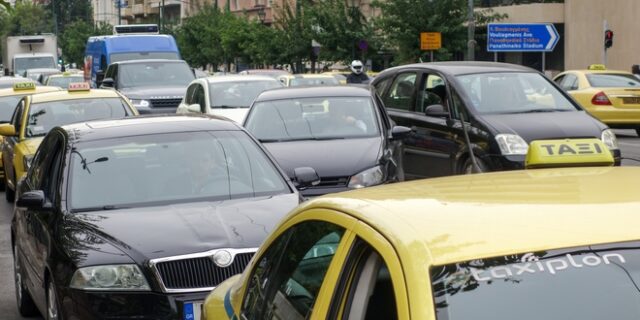 Κίνηση στους δρόμους: Η βροχή έφερε κυκλοφοριακό χάος