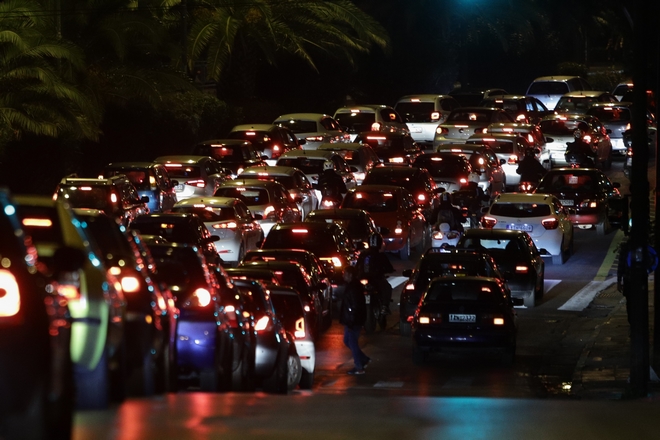 Κίνηση στους δρόμους: Στο “κόκκινο” όλη η Αθήνα – Μποτιλιάρισμα σε κομβικά σημεία
