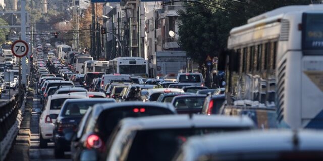 Χάος στους δρόμους της Αθήνας – Στα “κόκκινα” κομβικές αρτηρίες