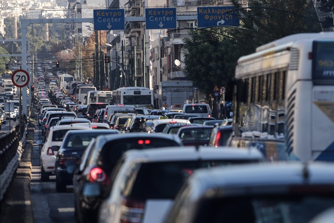 Χάος στους δρόμους της Αθήνας – Στα “κόκκινα” κομβικές αρτηρίες