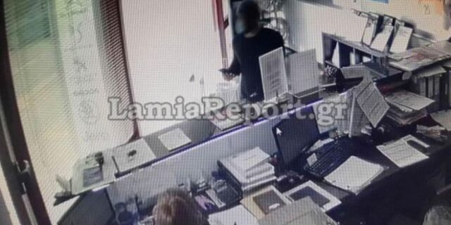 Λαμία: Έκλεψε πορτοφόλι και βγήκε από το κατάστημα χορεύοντας