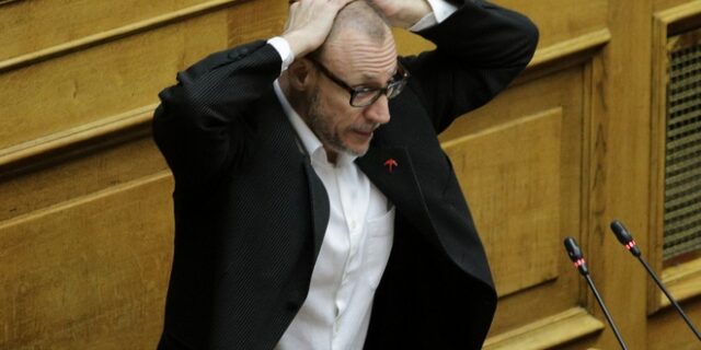 Γρηγοριάδης σαν συλληφθέντας στη Βουλή: Παραδίνομαι, παραδίνομαι
