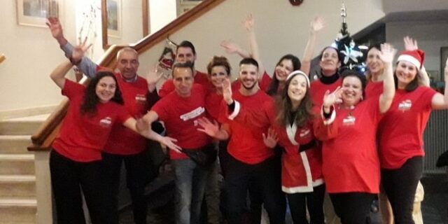 Ο Κωτσόβολος έγινε ο Secret Santa στο Γηροκομείο Αθηνών