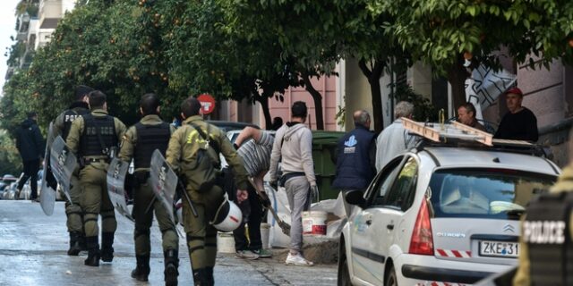 Κουκάκι: Αντιδράσεις από τα κόμματα για την τακτική καταστολής από την ΕΛΑΣ