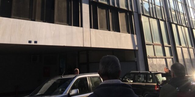 Κουκάκι: Πτώση ατόμου από όροφο γραφείων