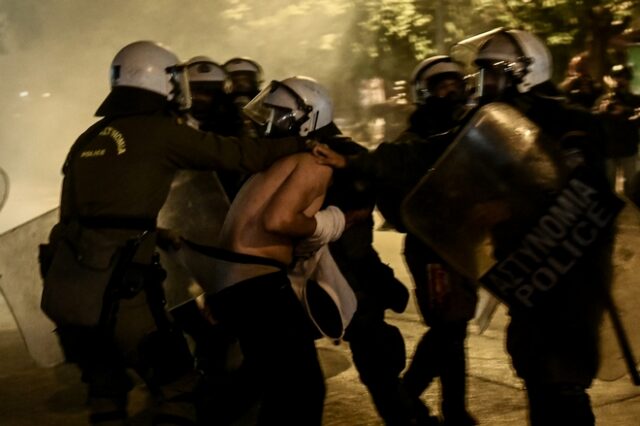 Η αστυνομική βία στην Ελλάδα, θέμα στον Guardian