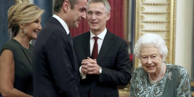 Ο Κυριάκος Μητσοτάκης με την σύζυγό του στο παλάτι του Μπάκιγχαμ