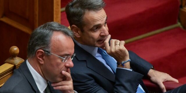 Χριστουγεννιάτικο “μποναμά” ετοιμάζει ο Μητσοτάκης