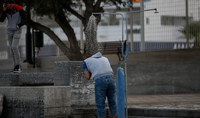 Μόρια: Μετανάστες έκλεισαν τον δρόμο ζητώντας καλύτερες συνθήκες διαβίωσης